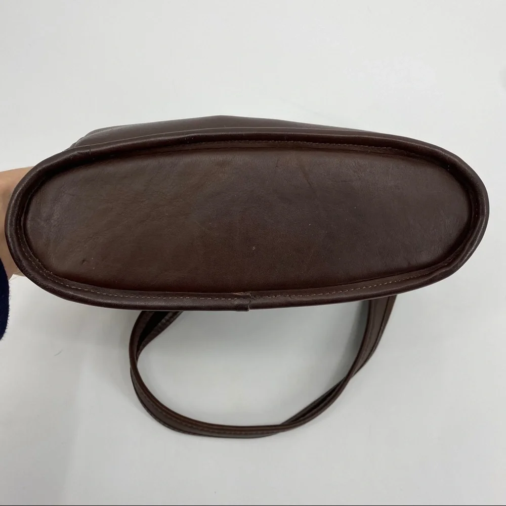 Vintage made in USA brown leather Coach crossbody - Picture 8 of 15